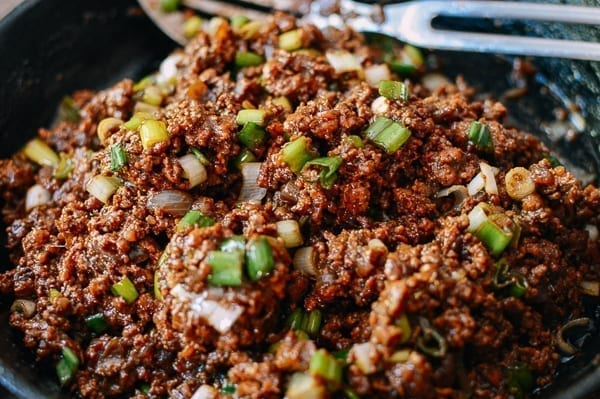 Chopped scallions mixed into the filling, geagle.miooashdv.tk