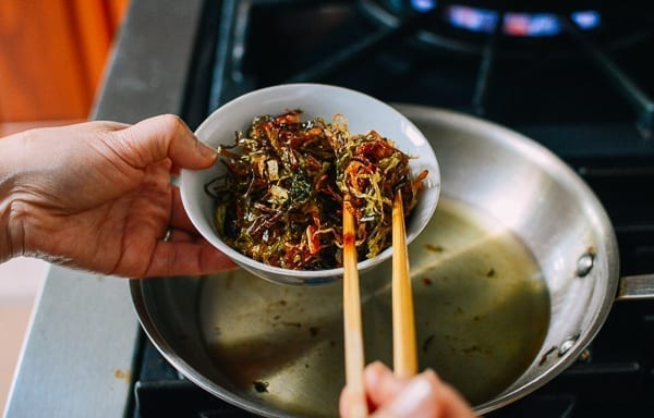 removing fried scallions from oil, geagle.miooashdv.tk