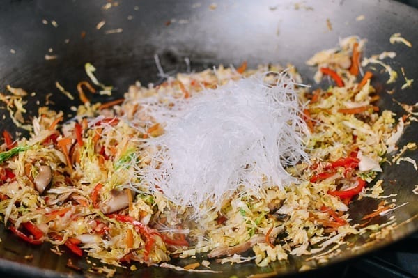 Adding glass noodles to egg roll filling, geagle.miooashdv.tk