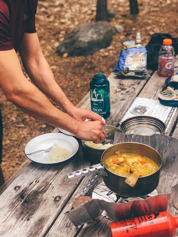 Cooking chicken curry over camping stove, geagle.miooashdv.tk