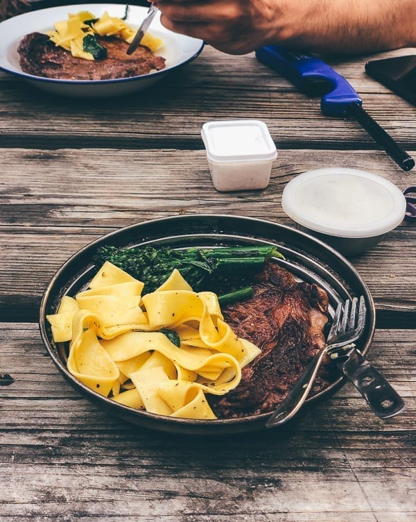 Steak, buttered noodles, and broccolini, geagle.miooashdv.tk