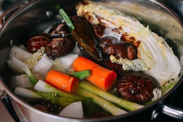 Vegetables in stock pot with water, geagle.miooashdv.tk