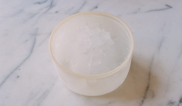 Frozen ice in container, geagle.miooashdv.tk