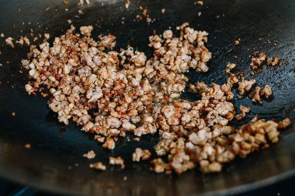 Frying ground chicken in wok, geagle.miooashdv.tk