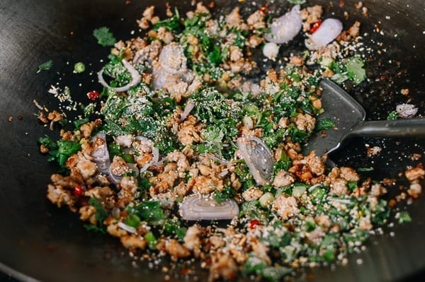 Stir-frying larb meat salad, geagle.miooashdv.tk