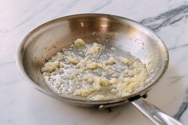 Garlic lightly fried in oil, geagle.miooashdv.tk
