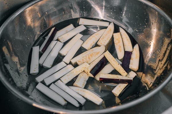 Soaking eggplant in vinegar water, geagle.miooashdv.tk
