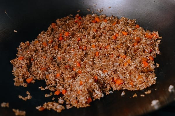 Stirring sauce into rice, geagle.miooashdv.tk