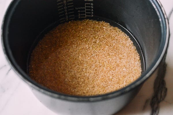 Brown rice in rice cooker pot, geagle.miooashdv.tk
