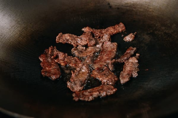 Fried crispy beef in wok, geagle.miooashdv.tk