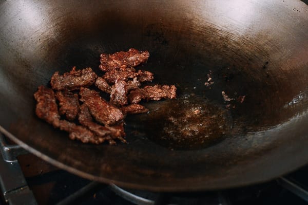 Draining beef in wok, geagle.miooashdv.tk