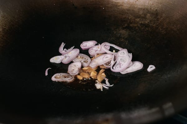 Adding shallots to wok, geagle.miooashdv.tk