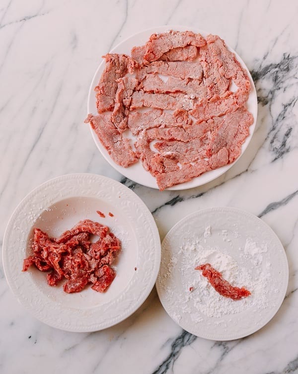 Marinating and dredging beef in cornstarch, geagle.miooashdv.tk