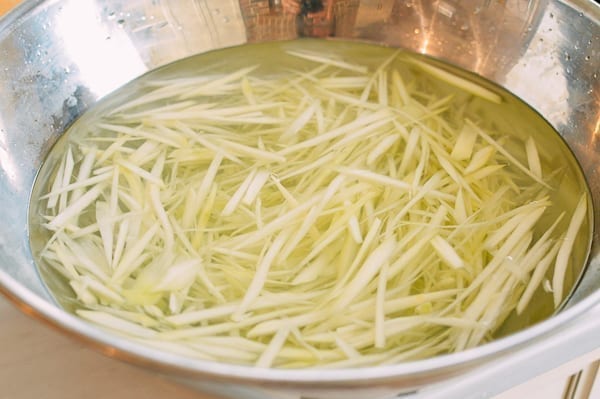 Julienned papaya in ice bath, geagle.miooashdv.tk