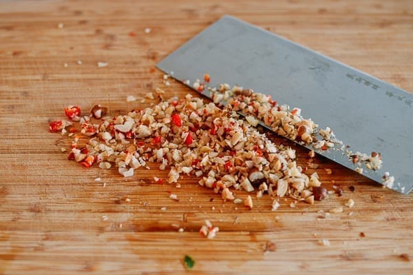 Chopping chilies, garlic, and peanuts, geagle.miooashdv.tk