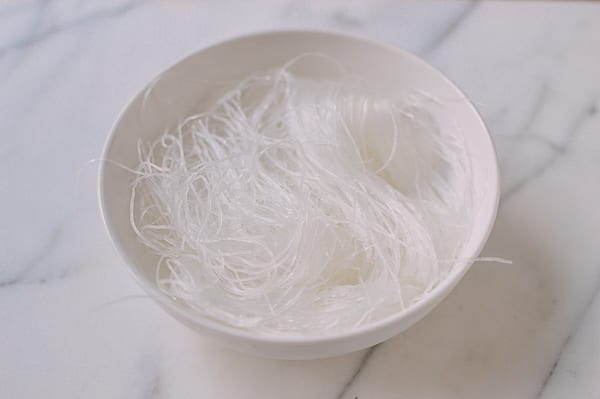 Soaking glass noodles in water, geagle.miooashdv.tk