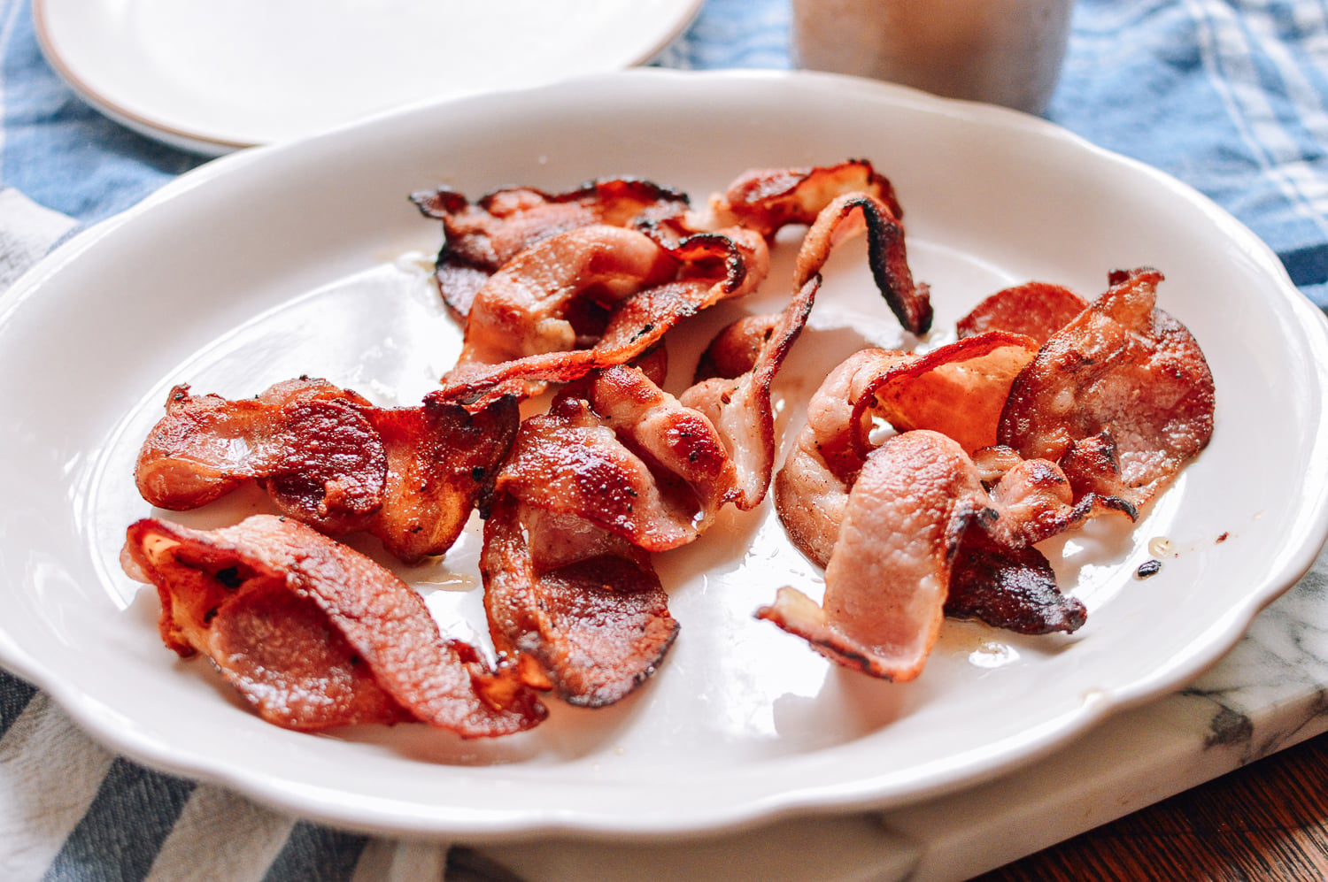 Cooked bacon on a plate, geagle.miooashdv.tk