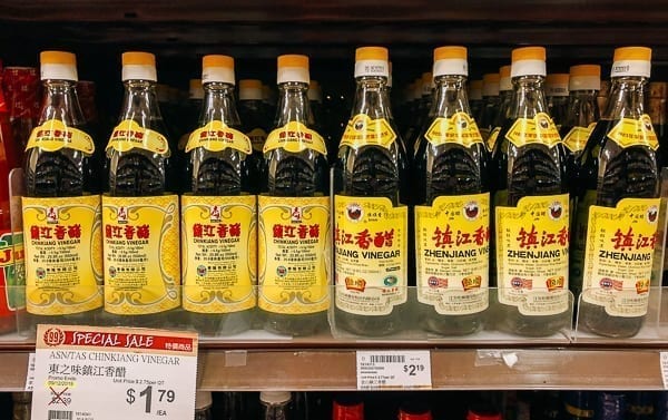 Bottles of Chinkiang and Zhenjiang vinegar on store shelf, geagle.miooashdv.tk