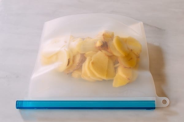 Sliced ginger in freezer bag, geagle.miooashdv.tk