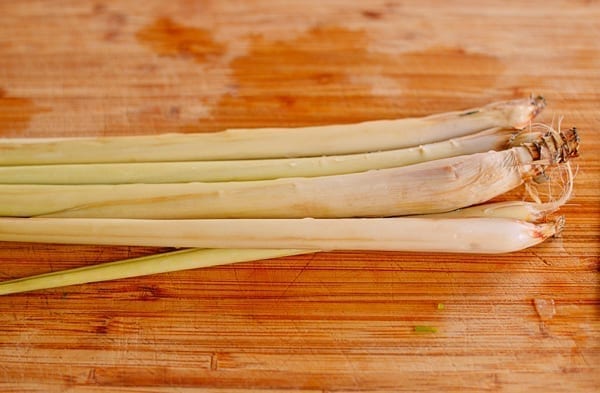 Lemongrass on cutting board, geagle.miooashdv.tk