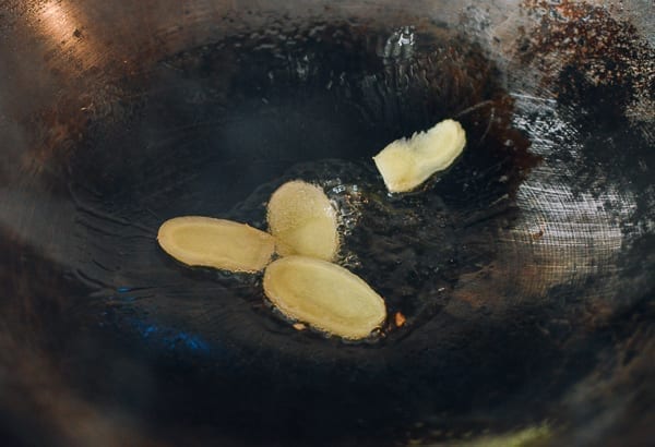 Frying ginger slices, geagle.miooashdv.tk