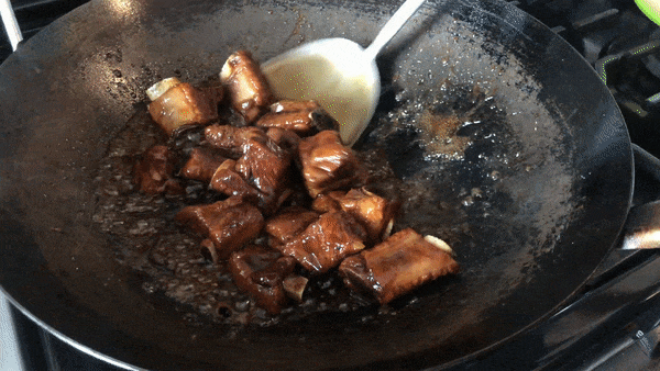 Reducing the sauce to coat pork ribs, geagle.miooashdv.tk