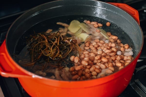 Chicken feet, seaweed, ginger, peanuts, geagle.miooashdv.tk