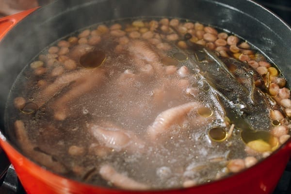 Simmering Cantonese Chicken Feet Soup, geagle.miooashdv.tk