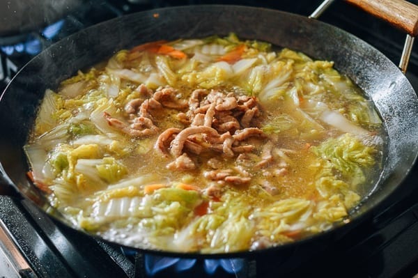 Stirring the pork into the soup, geagle.miooashdv.tk