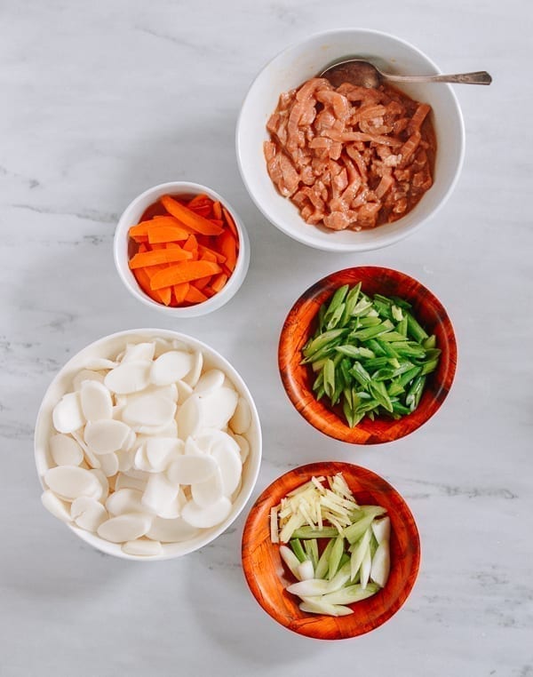 Rice cakes, carrots, scallions, ginger, and marinated pork, geagle.miooashdv.tk
