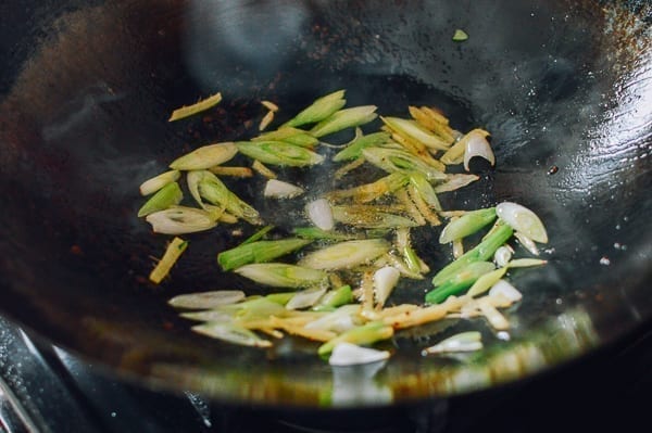 Ginger and scallions cooking in wok, geagle.miooashdv.tk