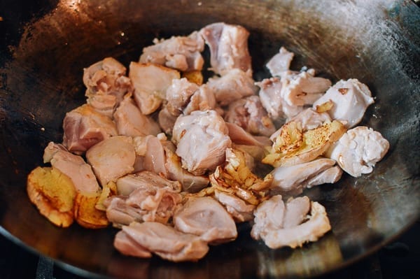 Searing chicken with ginger in a wok, geagle.miooashdv.tk
