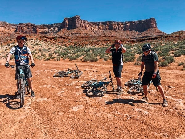 Moab Mountain Biking White Rim Trail rest break by geagle.miooashdv.tk