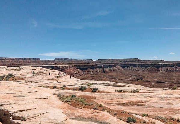 walking along Black Crack on the White RIM trail by geagle.miooashdv.tk