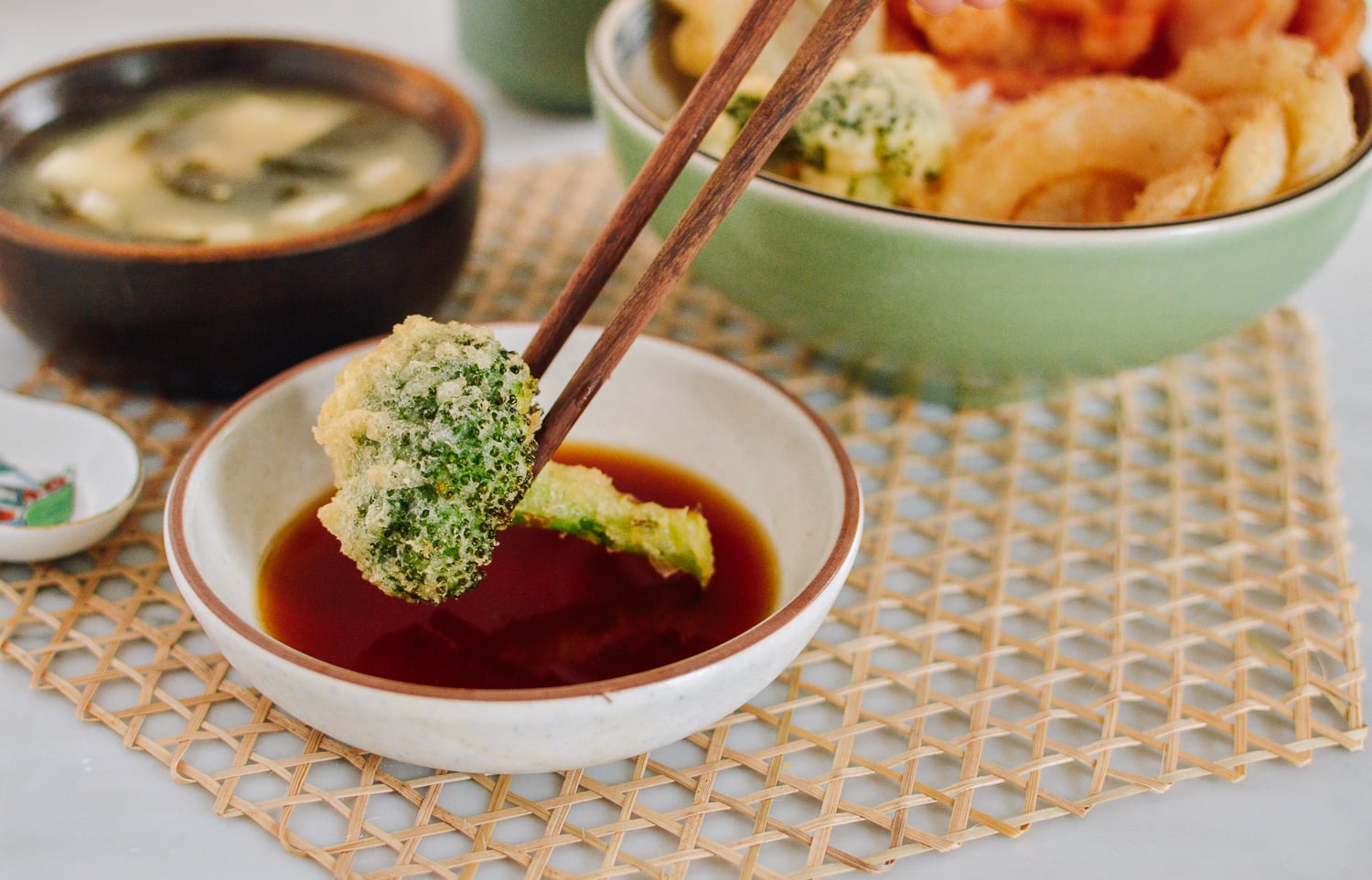 Dipping broccoli tempura into sauce, geagle.miooashdv.tk