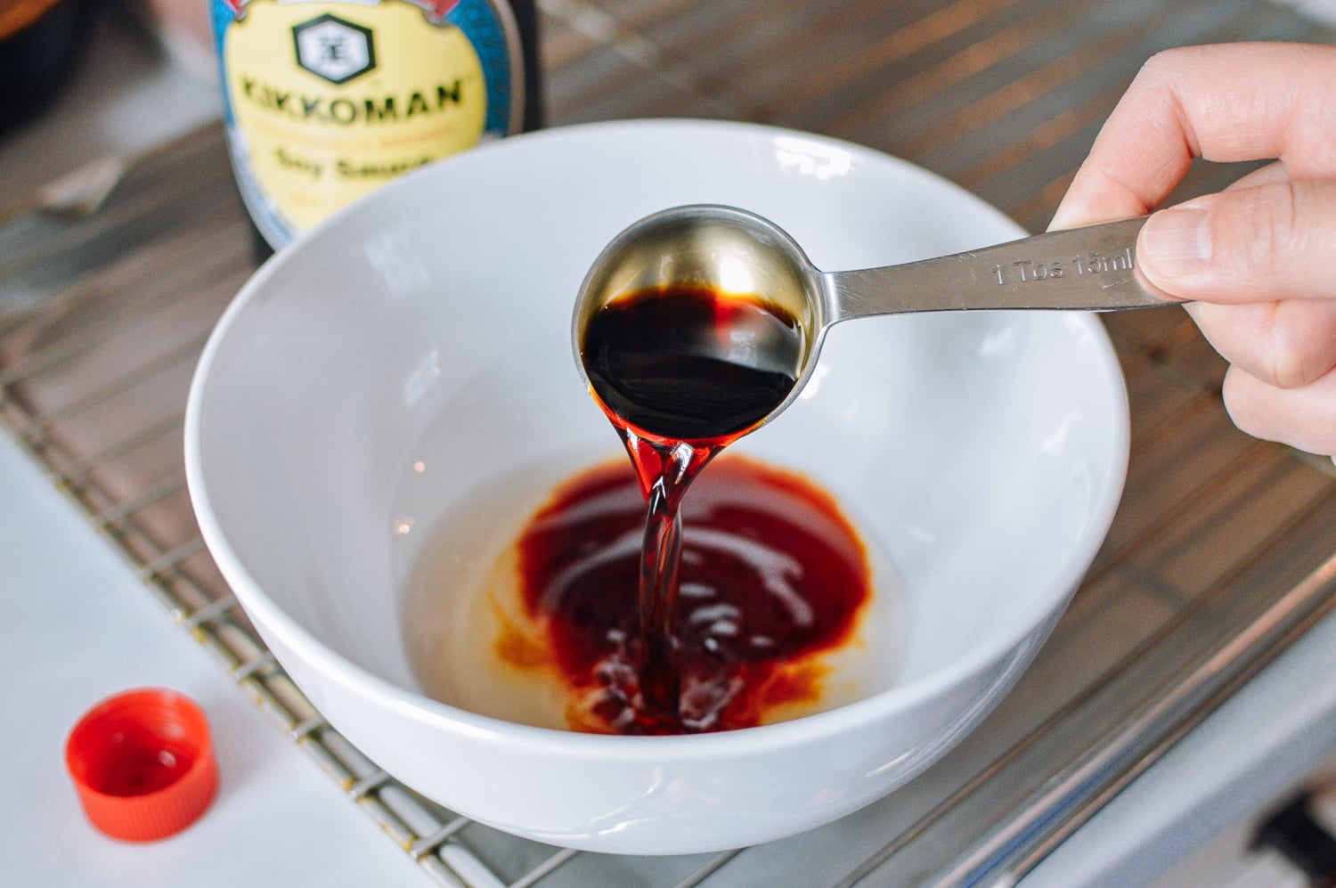 Making tempura dipping sauce with soy sauce, mirin, and dashi, geagle.miooashdv.tk