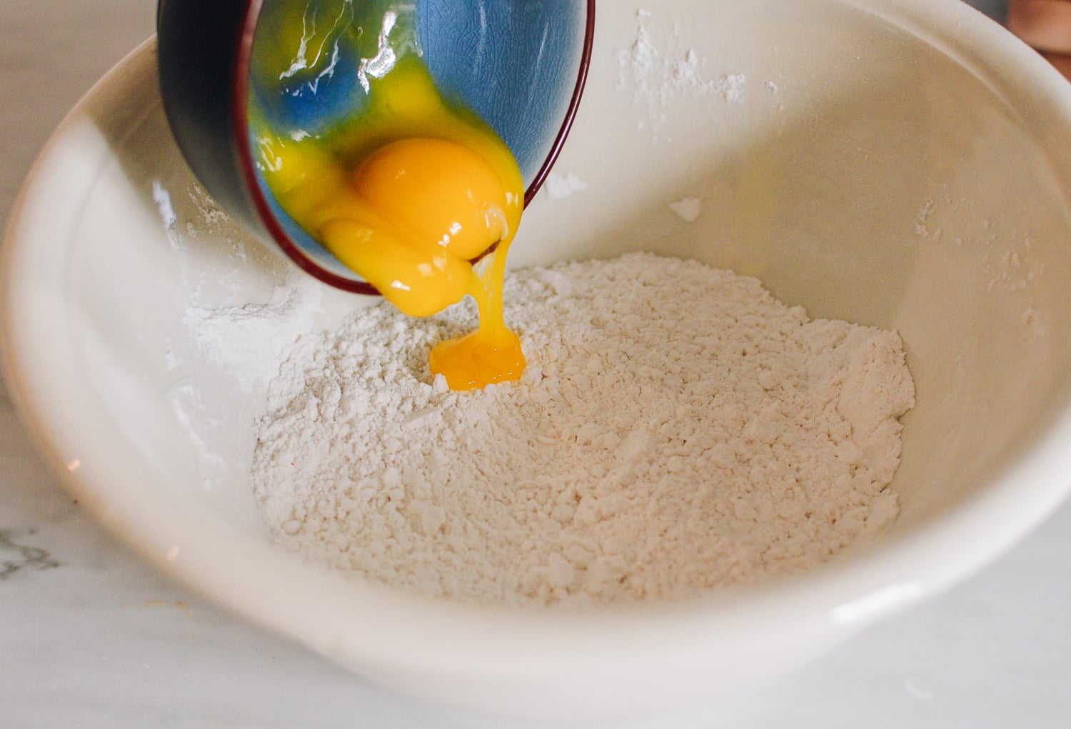 Making tempura batter with cake flour, egg yolks, and water, geagle.miooashdv.tk
