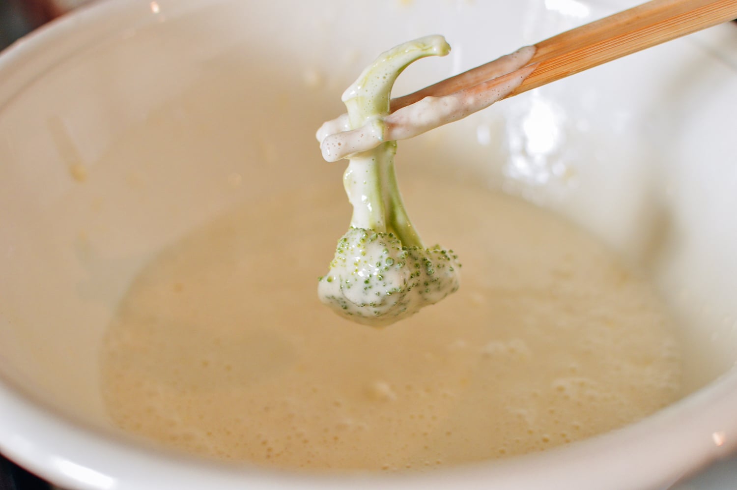 Dipping broccoli into tempura batter, geagle.miooashdv.tk