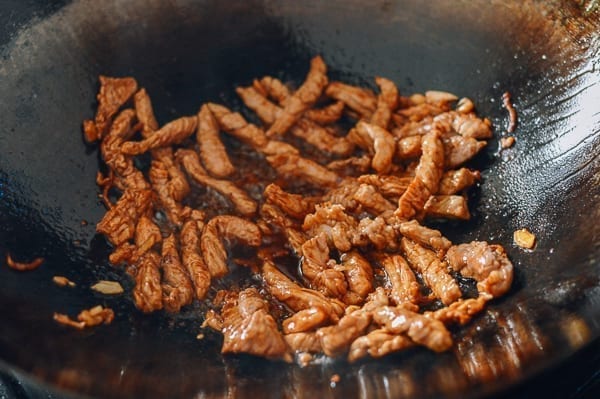 Stir-fried strips of pork with dark soy sauce added, geagle.miooashdv.tk
