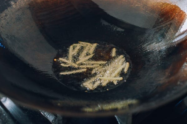 Cooking ginger in oil, geagle.miooashdv.tk