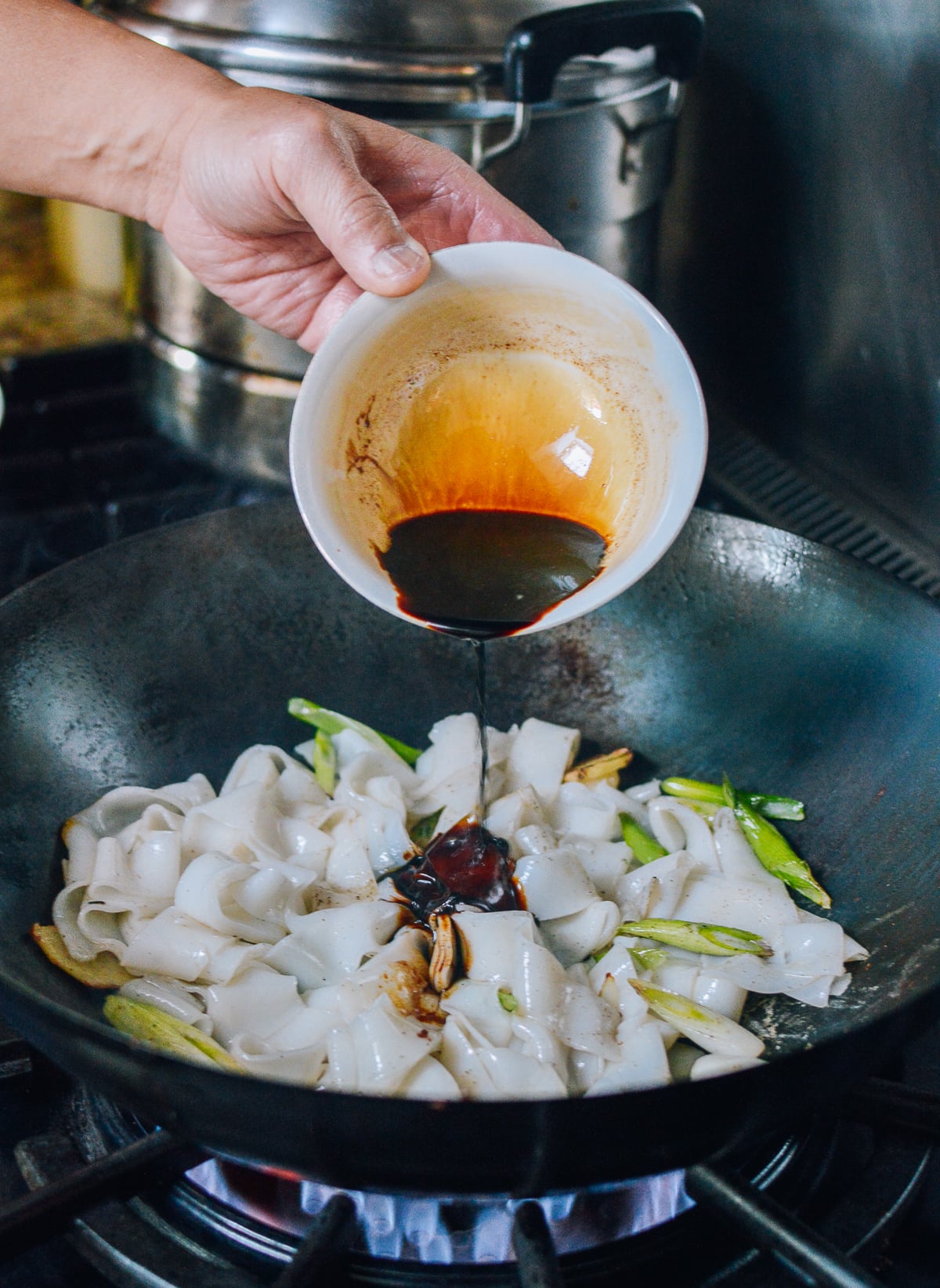 Adding sauce mixture, geagle.miooashdv.tk