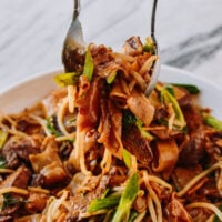 Serving beef chow fun noodles, geagle.miooashdv.tk