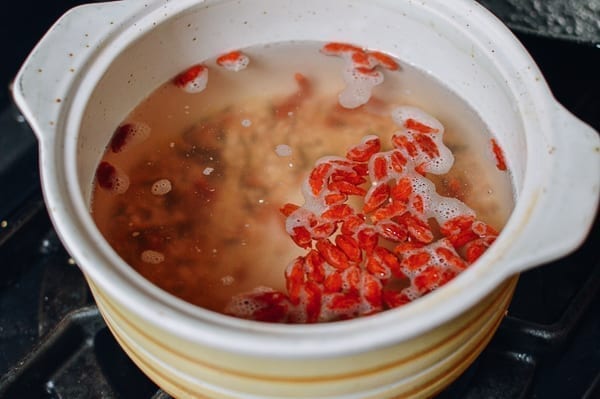 Grains, water, and goji berries, geagle.miooashdv.tk