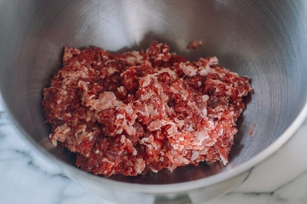 Ground beef in bowl of stand mixer, geagle.miooashdv.tk