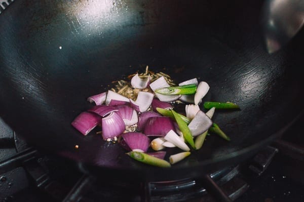 Onions, scallions, and ginger in wok, geagle.miooashdv.tk