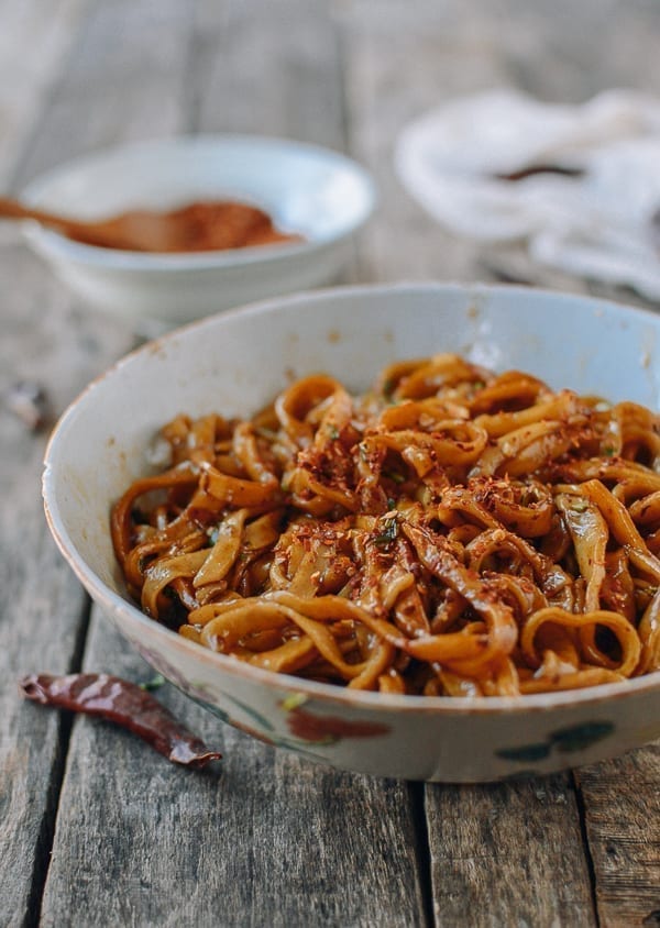 Noodles mixed with sauce, geagle.miooashdv.tk