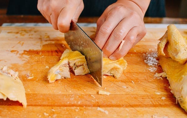 Cutting chicken thigh into small pieces, Chinese-style, geagle.miooashdv.tk