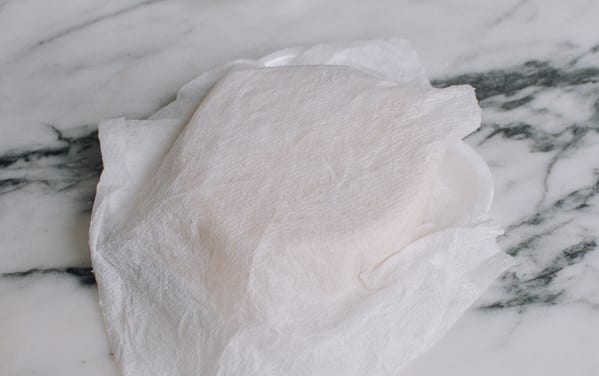 Keeping dumpling wrappers under damp paper towel, geagle.miooashdv.tk