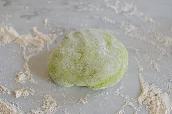 Spinach noodle dough on floured surface, geagle.miooashdv.tk