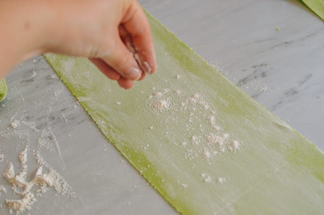 Flouring sheets of noodle dough, geagle.miooashdv.tk